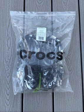 CROCS Classic Clog in Black and white swirl big kids men 4 women 6 unisex